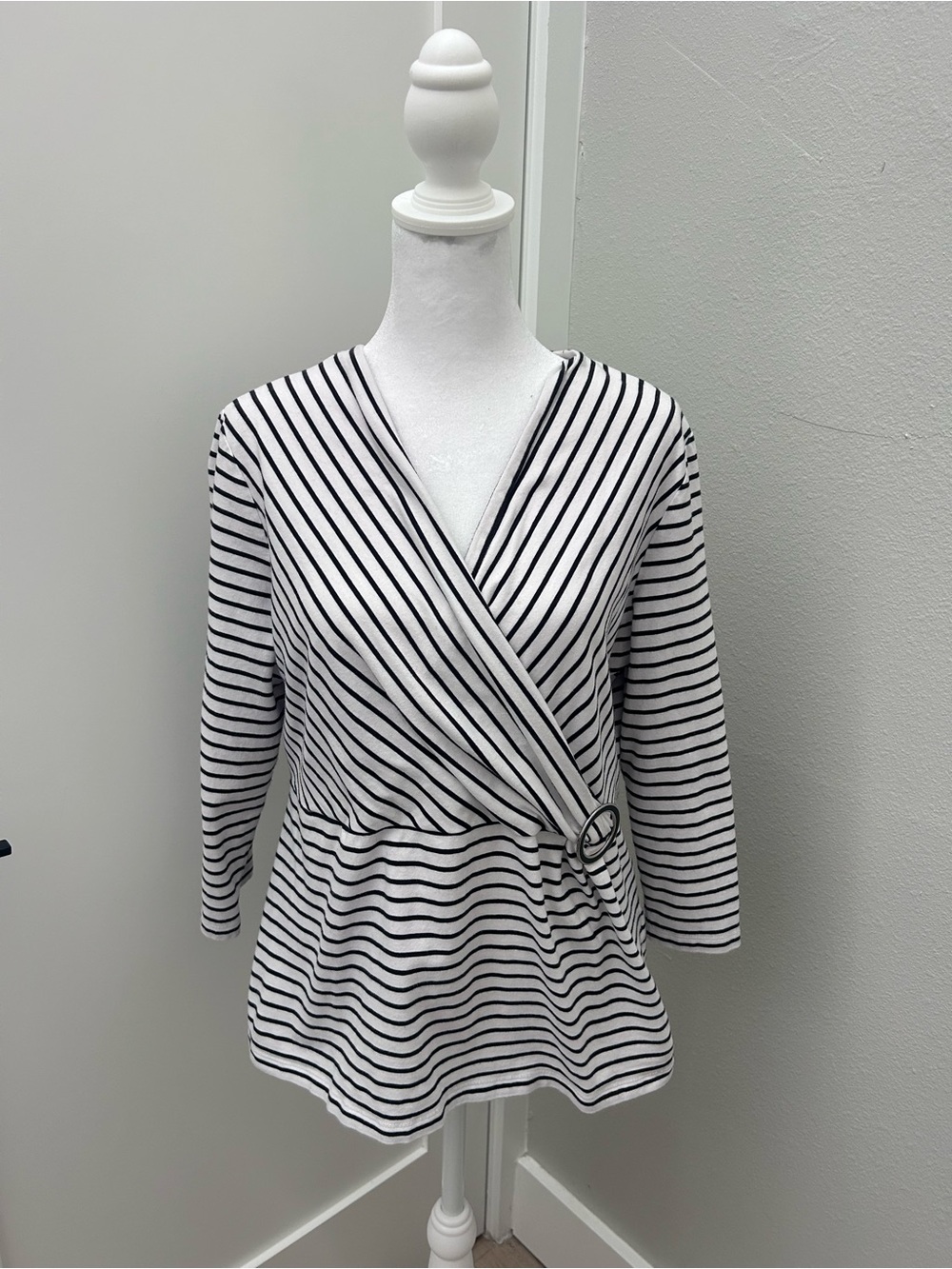 Jones New York Black and White Striped V-Neck Top